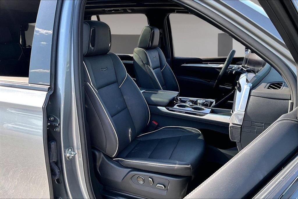 Used 2026 Cadillac Escalade Sport w/ Touring Package AWD/4WD image 7