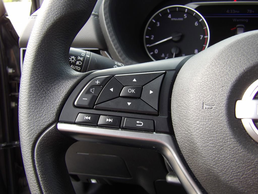 Used 2025 Nissan Sentra SV FWD image 14