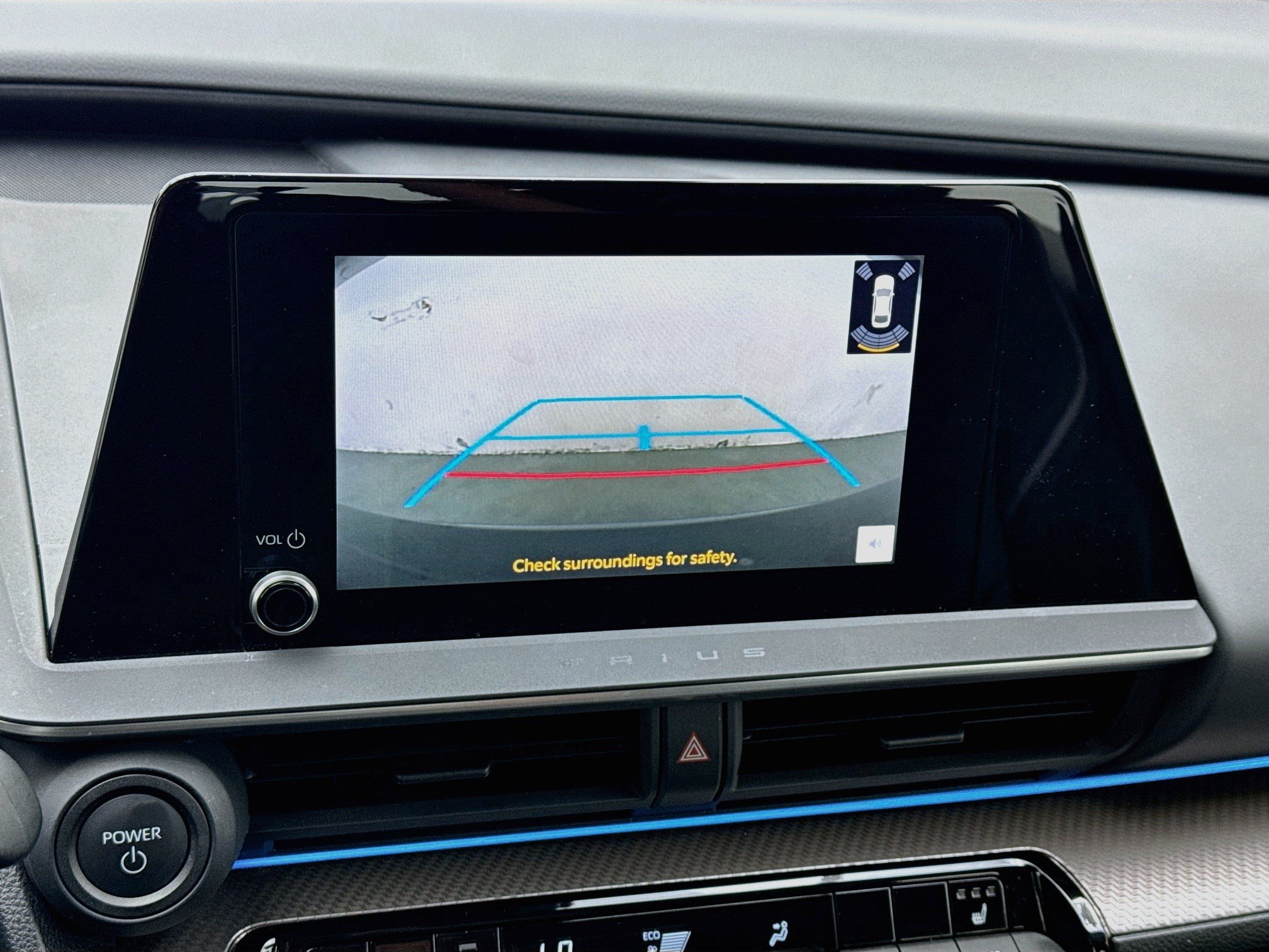 Used 2025 Toyota Prius XLE FWD image 10