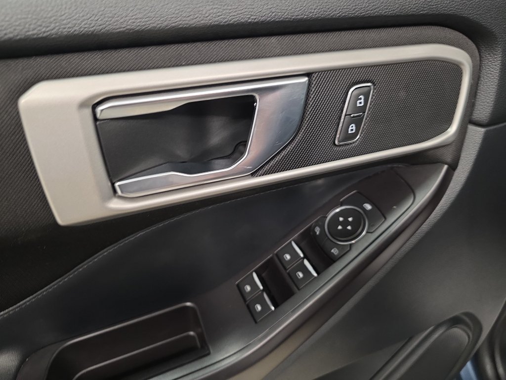 Used 2020 Ford Explorer XLT AWD/4WD image 25