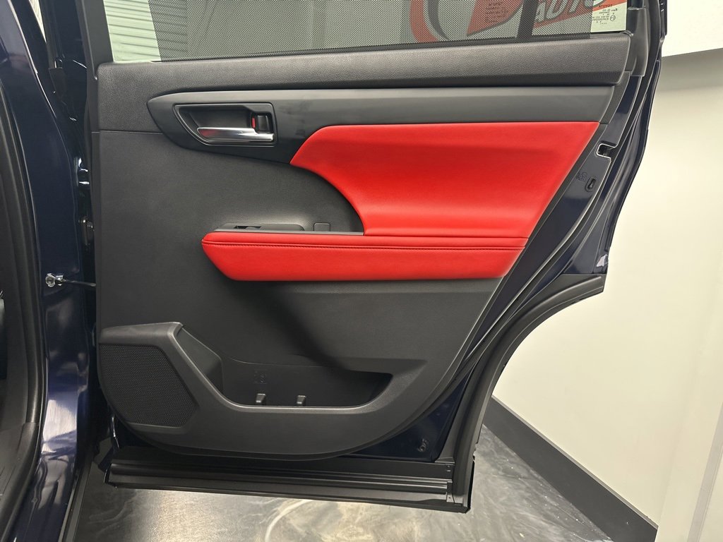 Used 2022 Toyota Highlander XSE image 13