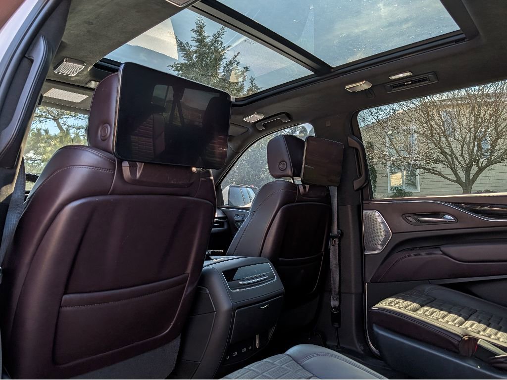 Used 2022 Cadillac Escalade ESV Sport Platinum w/ LPO, ONYX Package image 17