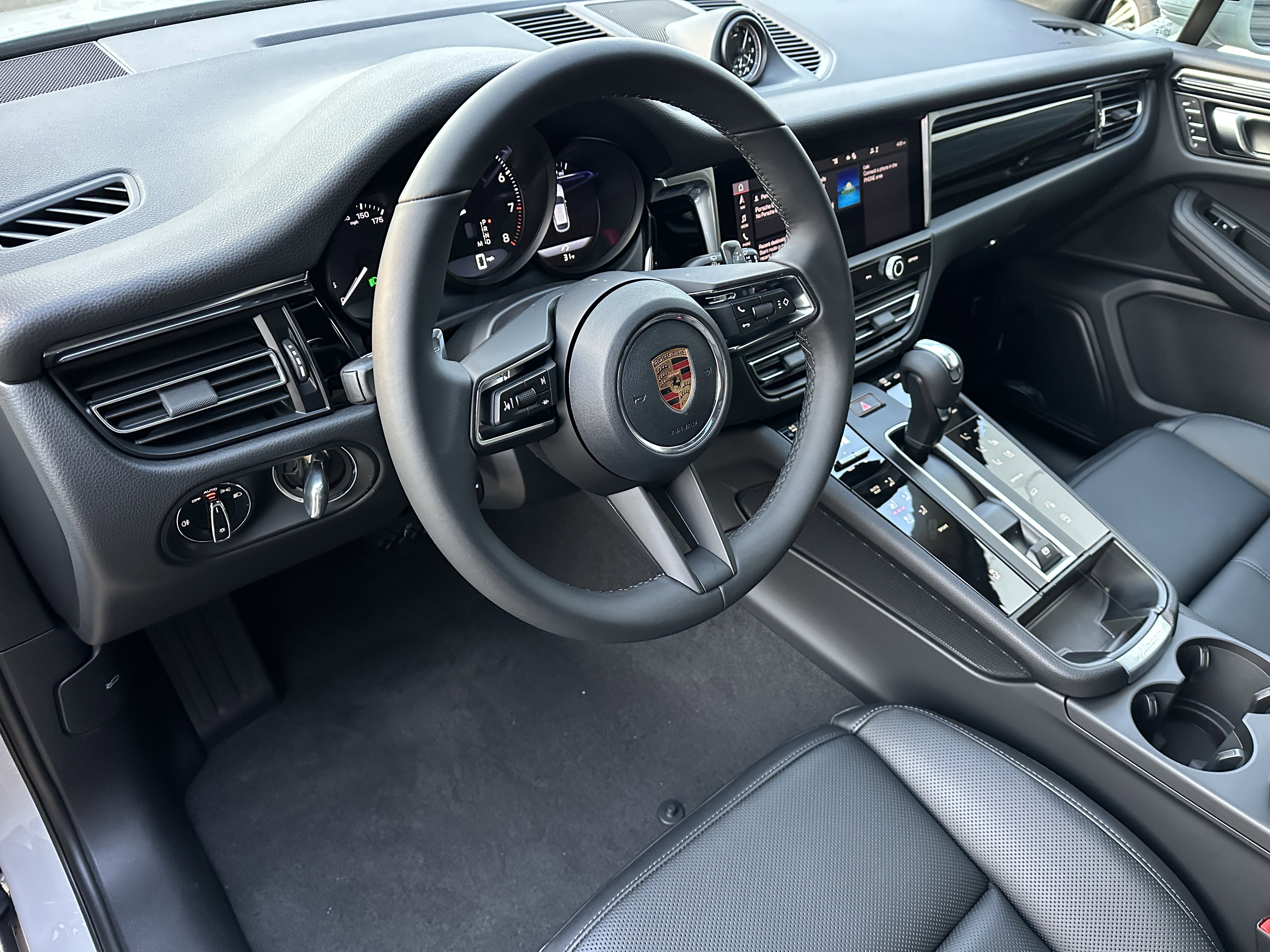 New 2026 Porsche Macan AWD/4WD image 4