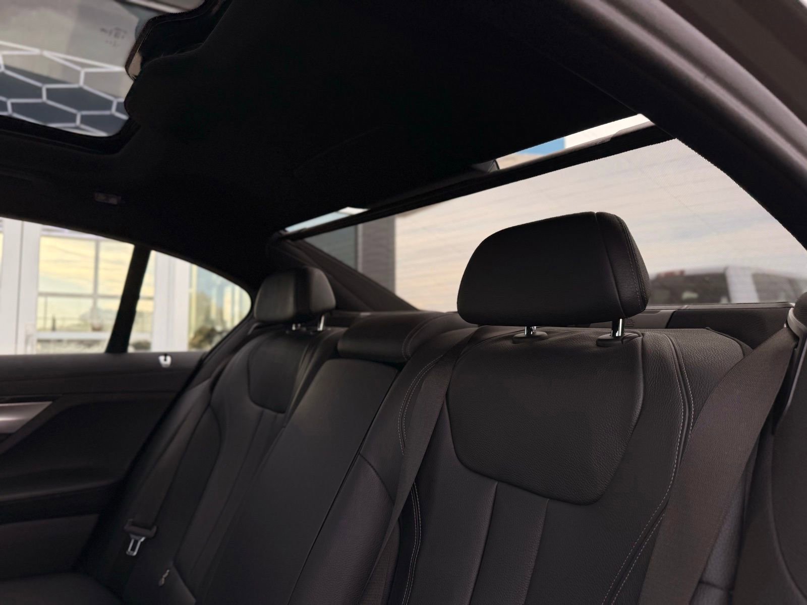 Used 2019 BMW 740i w/ M Sport Package image 22