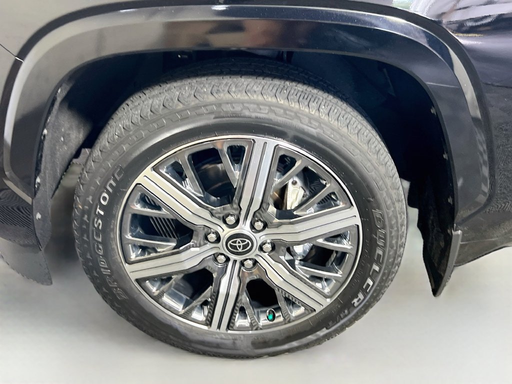 Used 2023 Toyota Sequoia Capstone RWD image 13