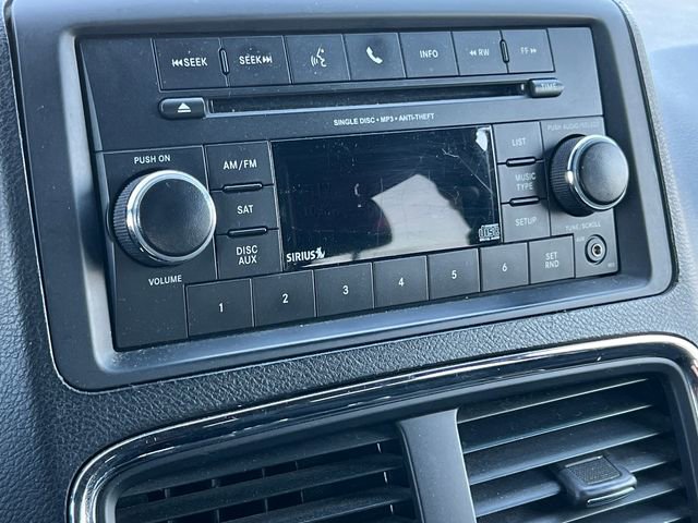 Used 2017 Dodge Grand Caravan SE FWD image 21