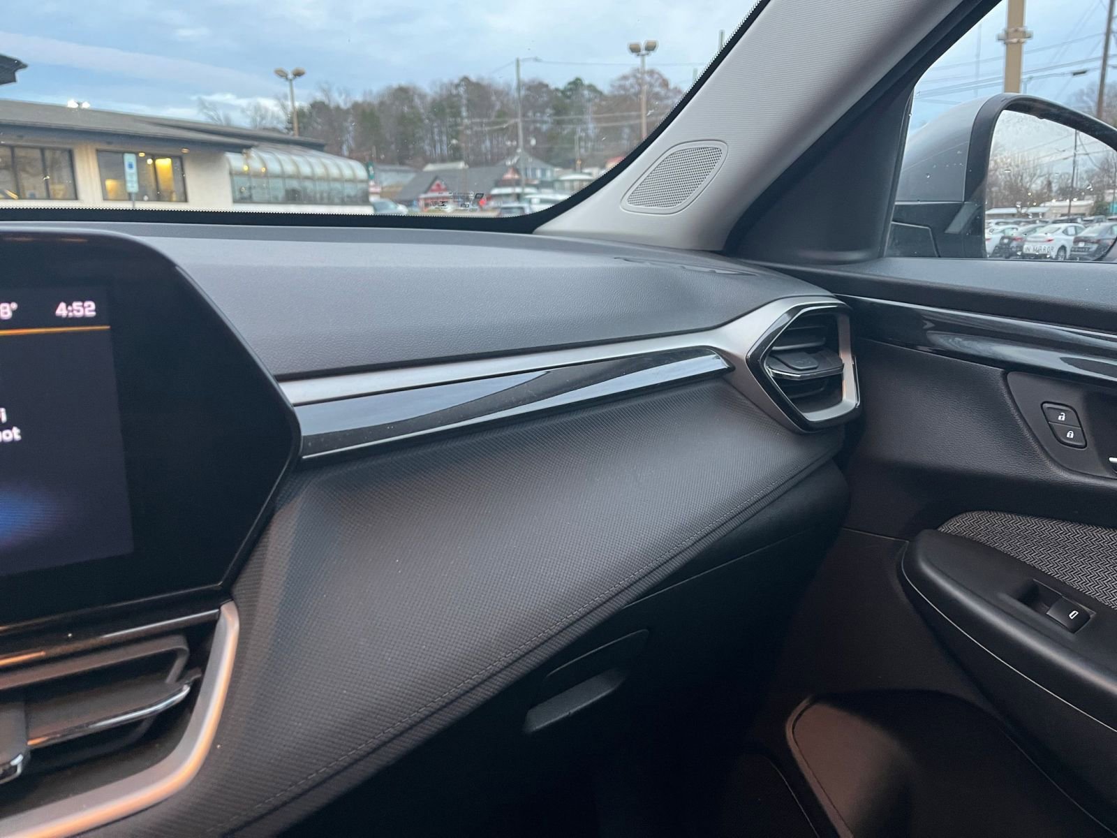 Used 2025 Chevrolet TrailBlazer LT image 29