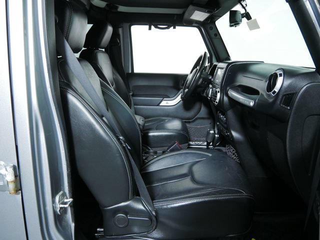 Used 2014 Jeep Wrangler Unlimited Rubicon w/ Dual Top Group AWD/4WD image 13
