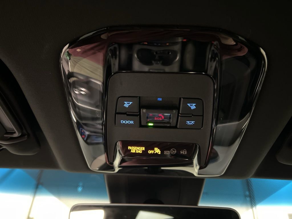 Used 2022 Toyota Venza XLE image 27