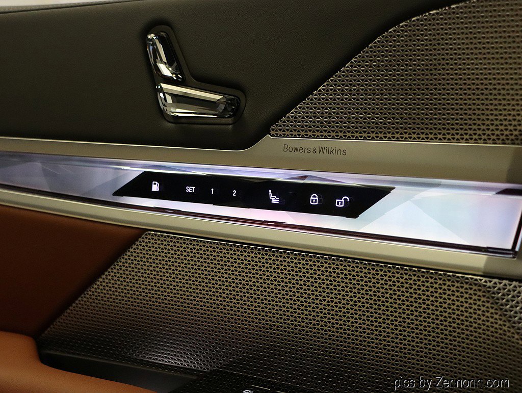 Used 2026 BMW 750e xDrive image 28