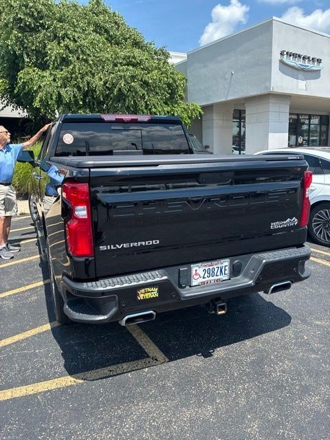 Used 2020 Chevrolet Silverado 1500 High Country w/ Technology Package AWD/4WD image 11