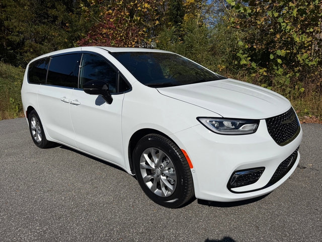 New 2026 Chrysler Pacifica Limited image 5