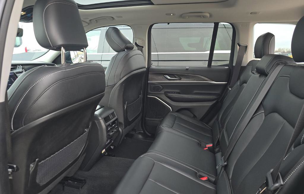 Used 2023 Jeep Grand Cherokee 4WD 4xe w/ Luxury Tech Group II image 12