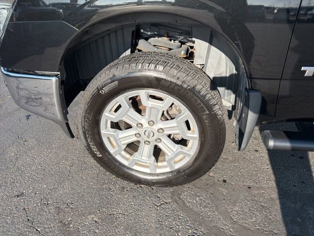 Used 2017 Nissan Titan SV image 29