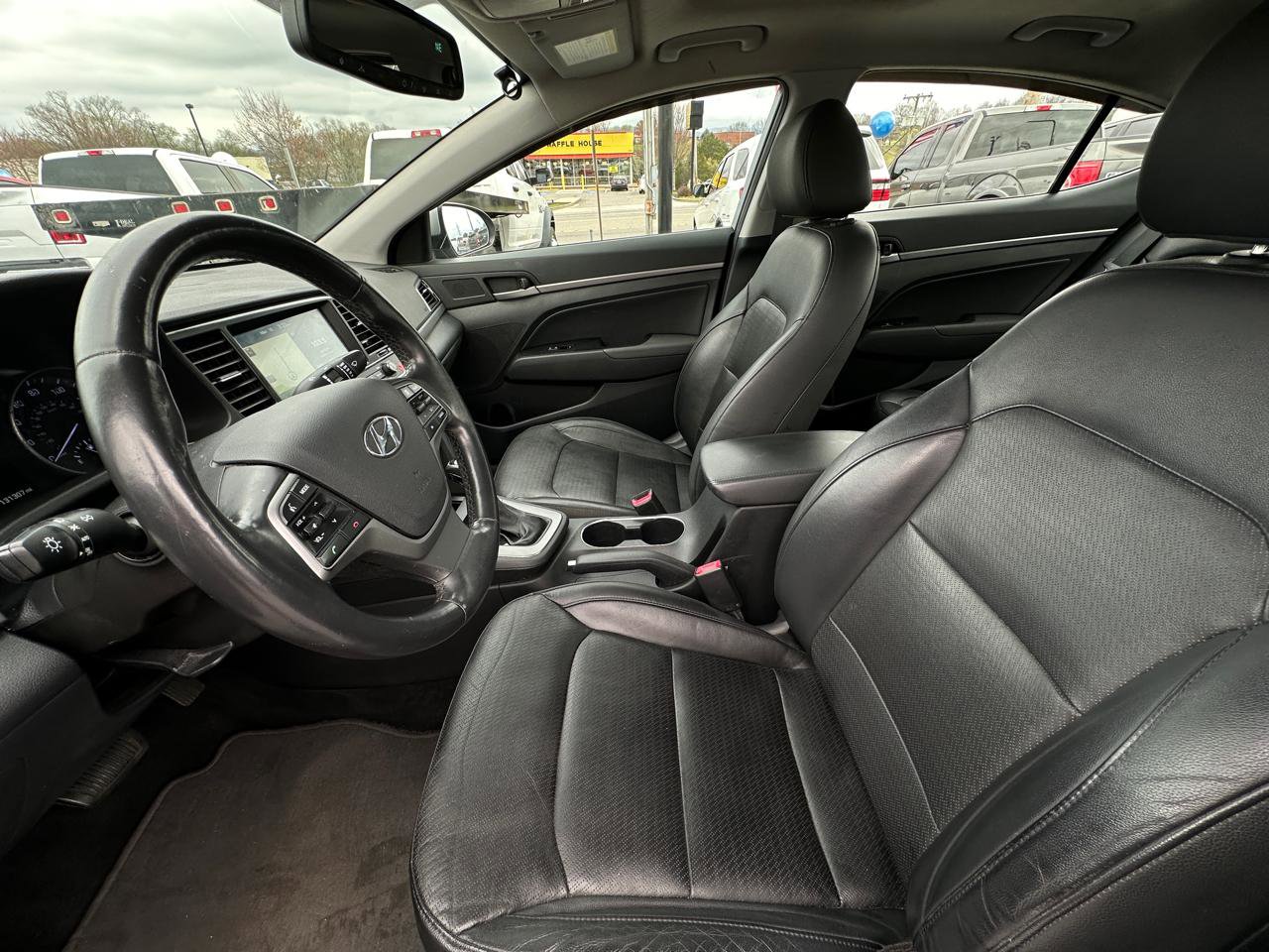 Used 2017 Hyundai Elantra Limited w/ Limited Tech Package 04 FWD image 11