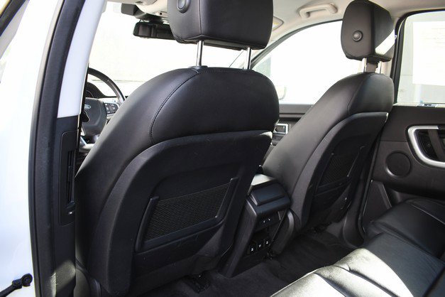 Used 2018 Land Rover Discovery Sport SE image 21