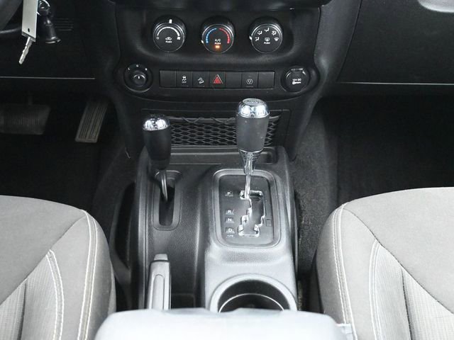 Used 2017 Jeep Wrangler Unlimited Sahara w/ Connectivity Group AWD/4WD image 22