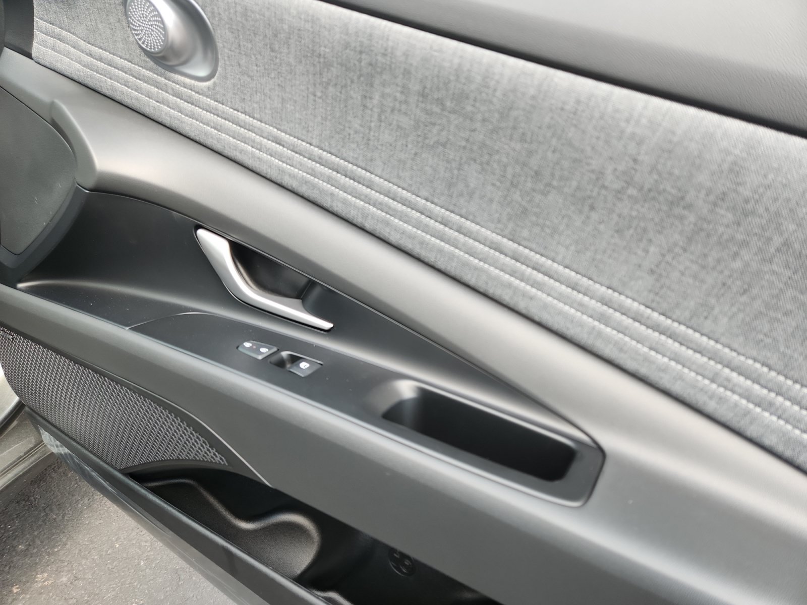 New 2026 Hyundai Elantra Limited FWD image 16