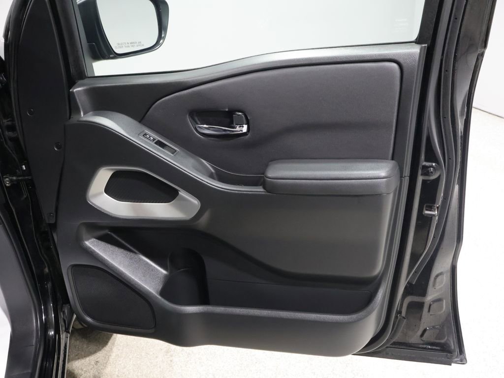 Used 2024 Nissan Frontier SV image 23