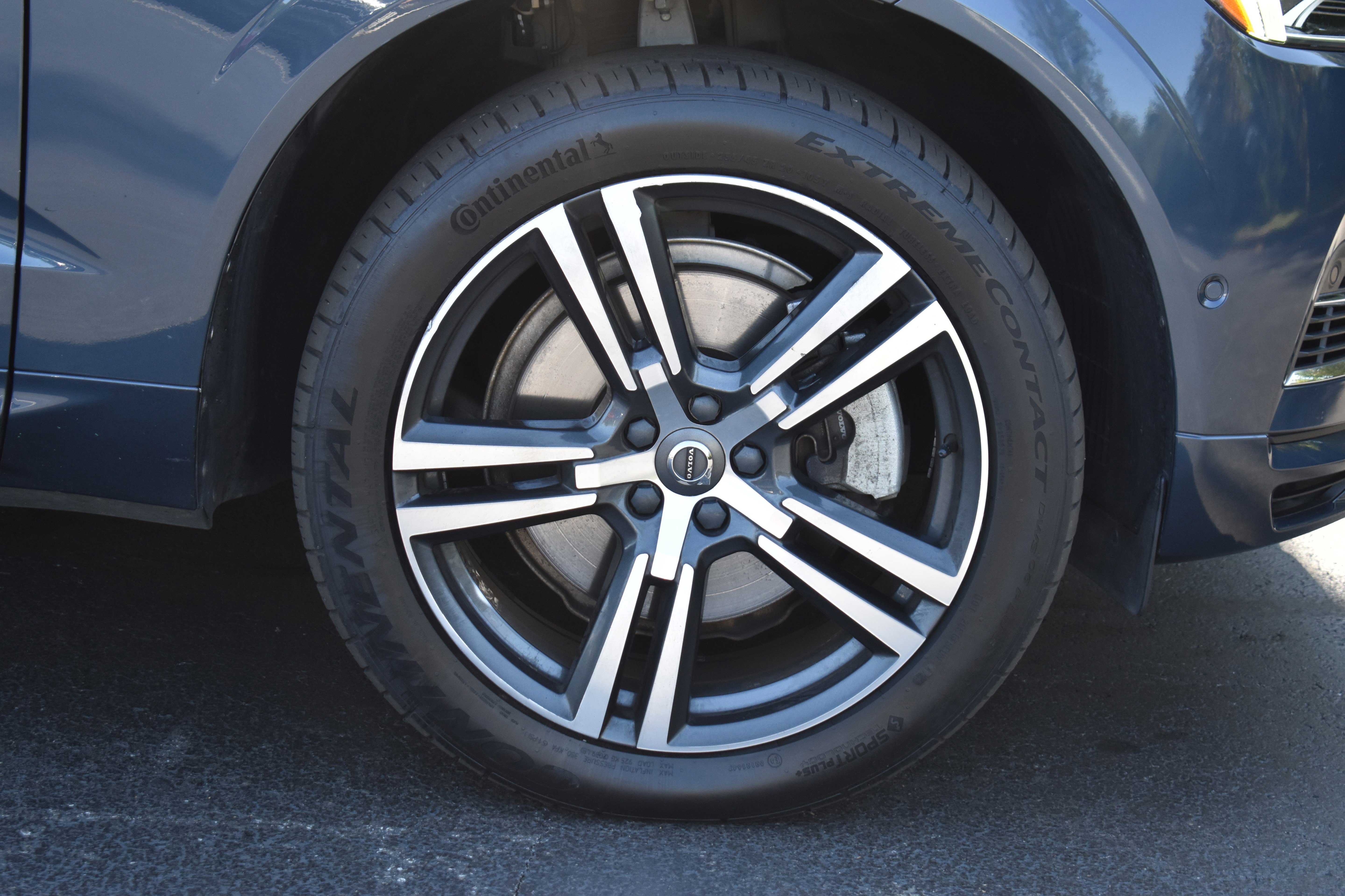 Used 2019 Volvo XC60 T8 Momentum w/ Advanced Package image 37