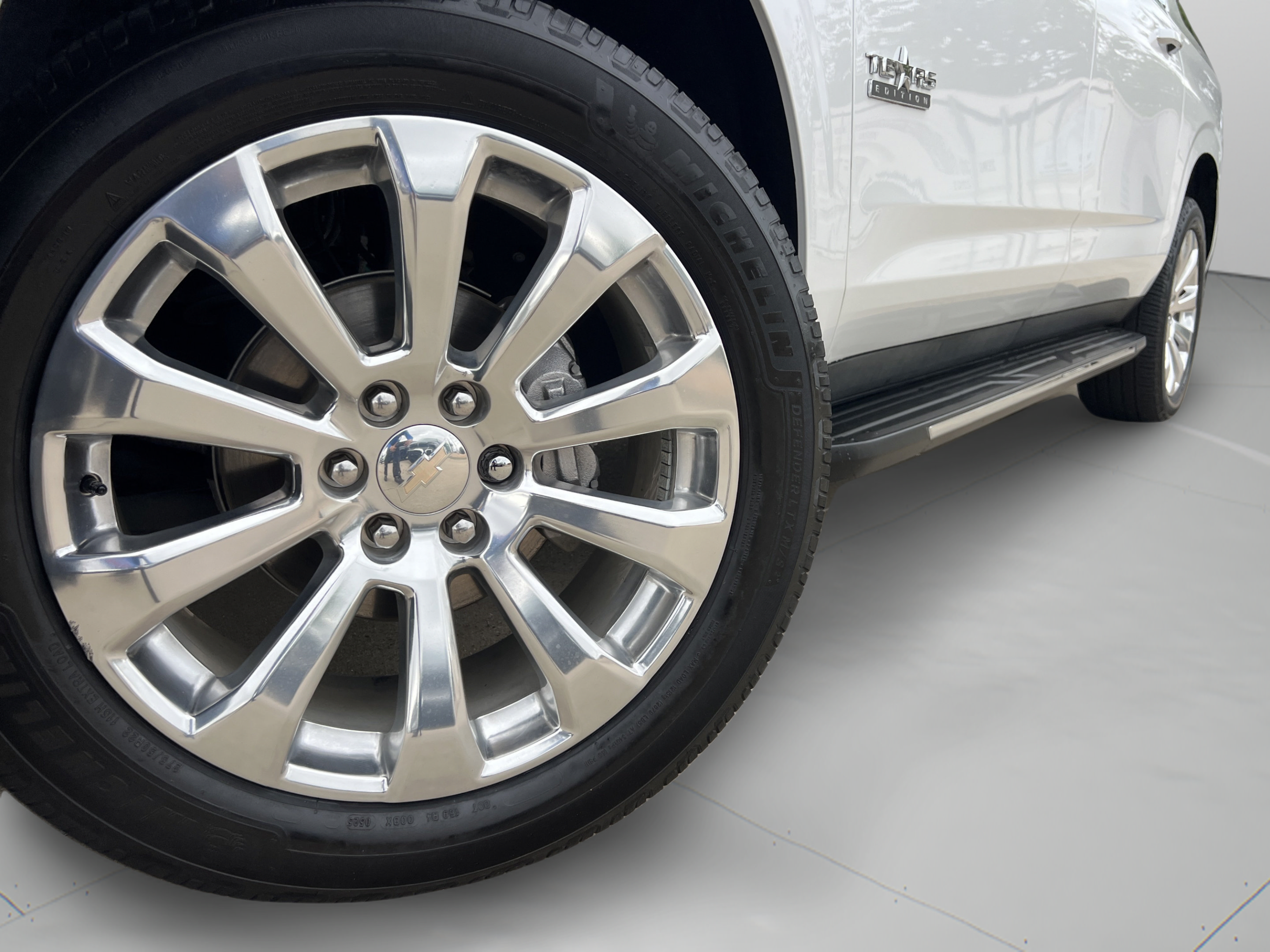 Used 2023 Chevrolet Suburban Premier w/ Premium Package RWD image 37