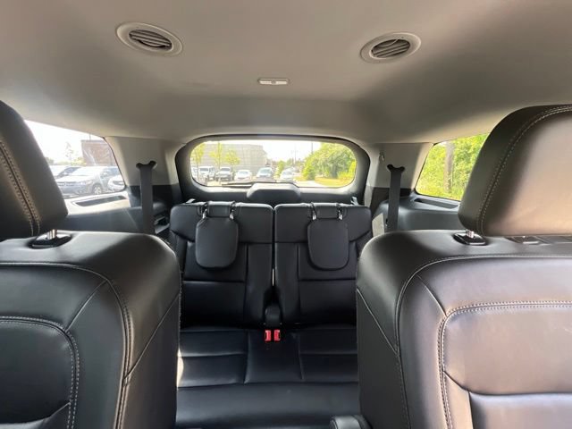 Used 2024 Ford Explorer XLT AWD/4WD image 19