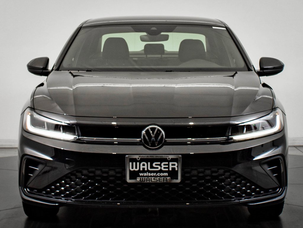 Used 2025 Volkswagen Jetta Sport image 2