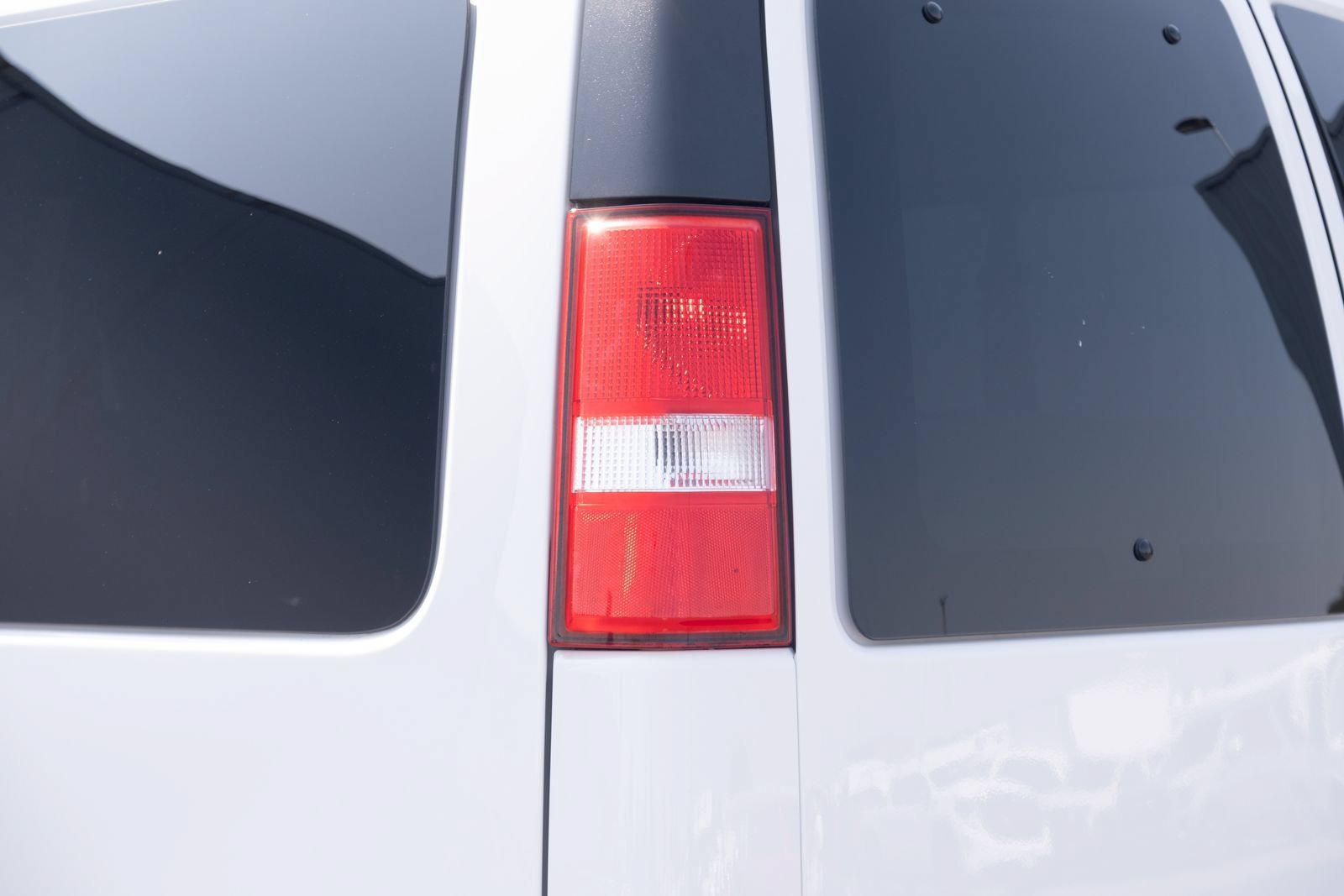 Used 2025 Chevrolet Express 3500 LT w/ LT Preferred Equipment Group RWD image 17