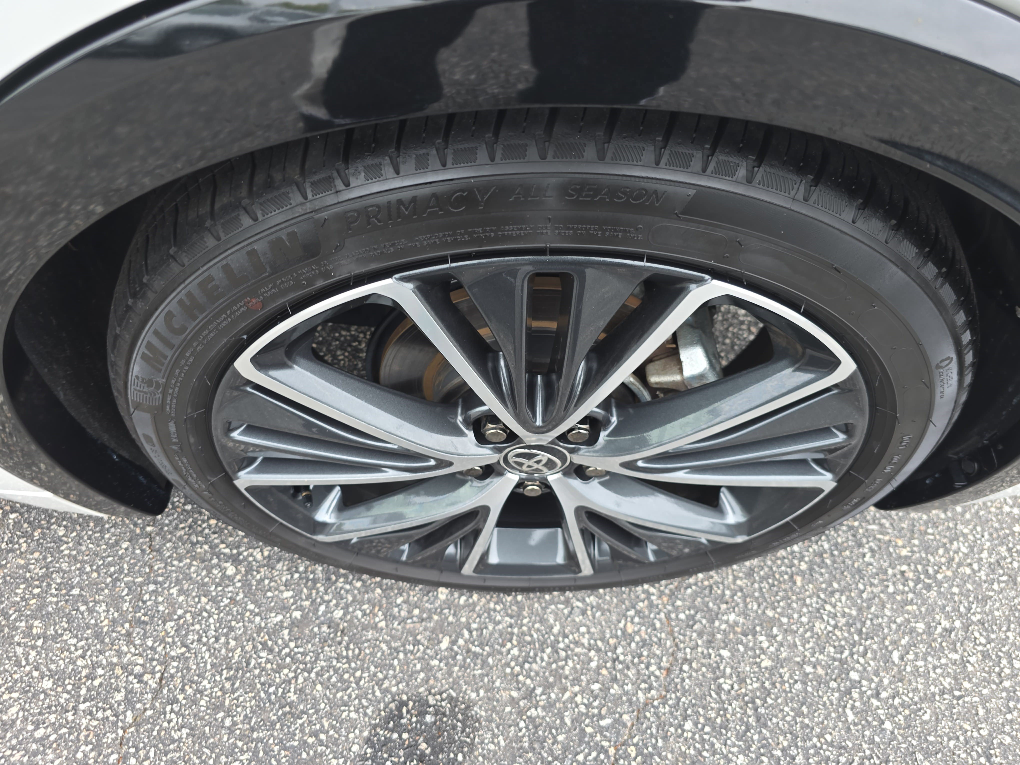Used 2025 Toyota Prius XLE FWD image 29