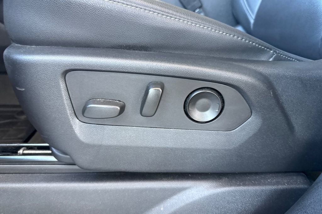 Used 2022 Chevrolet Suburban Z71 w/ Off-Road Capability Package image 18