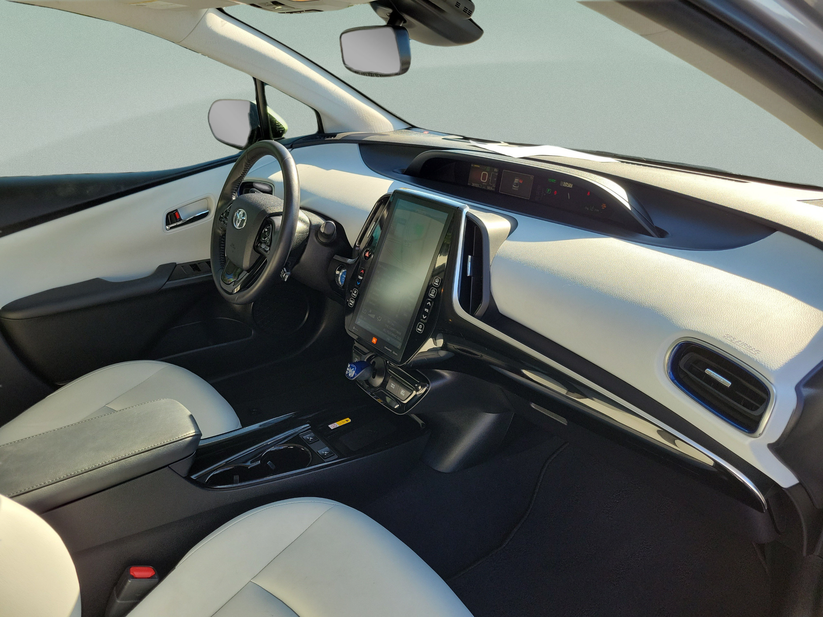 Used 2020 Toyota Prius Limited w/ Premium Convenience Package FWD image 26