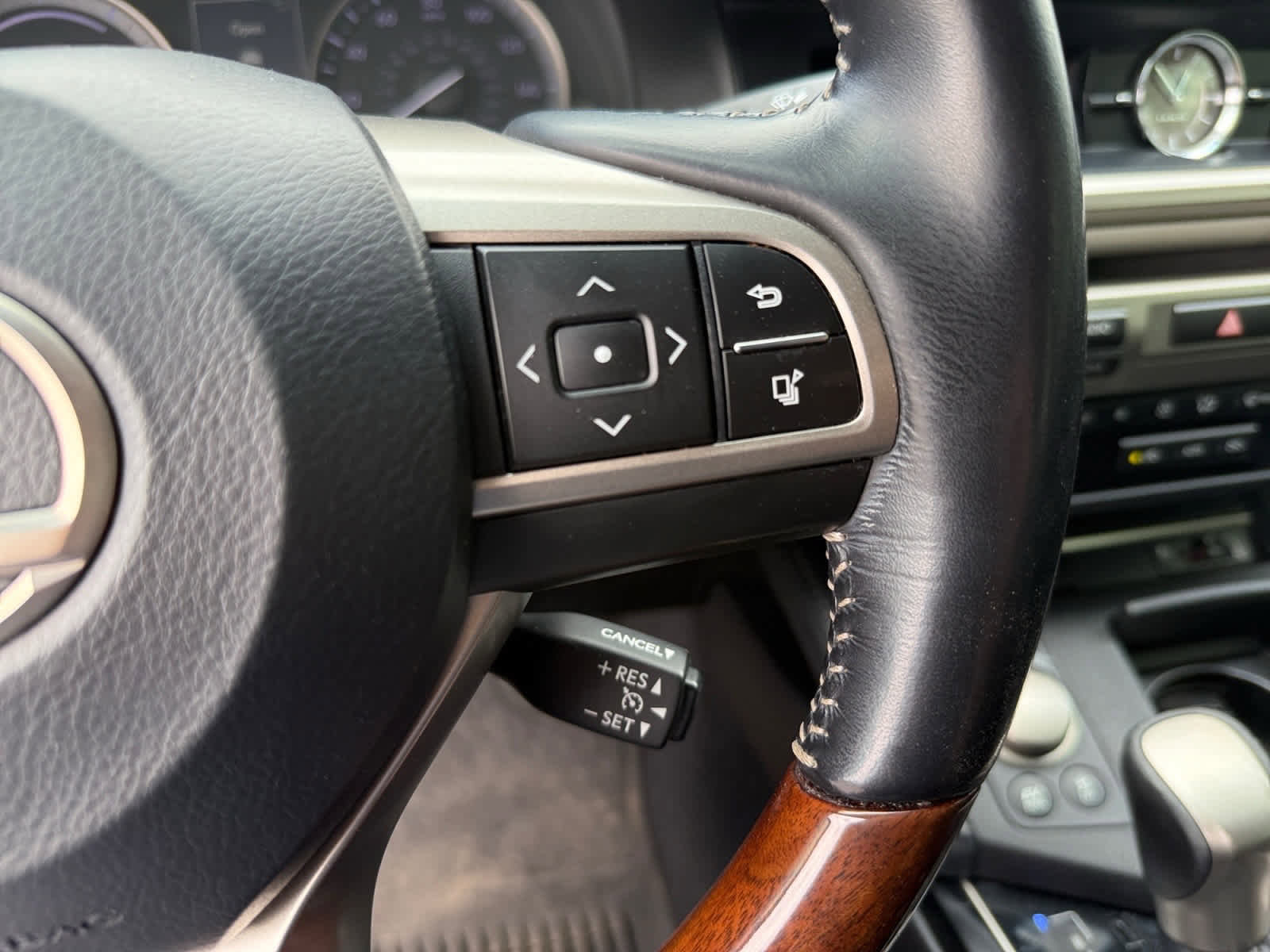 Used 2016 Lexus ES 300h w/ Navigation System Package image 23