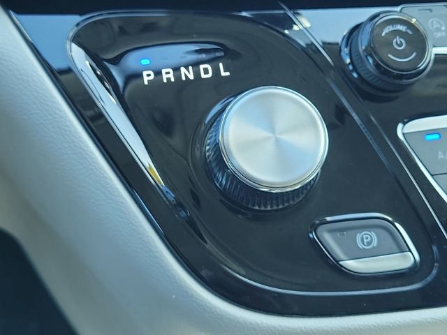 Used 2023 Chrysler Pacifica Touring-L FWD image 32