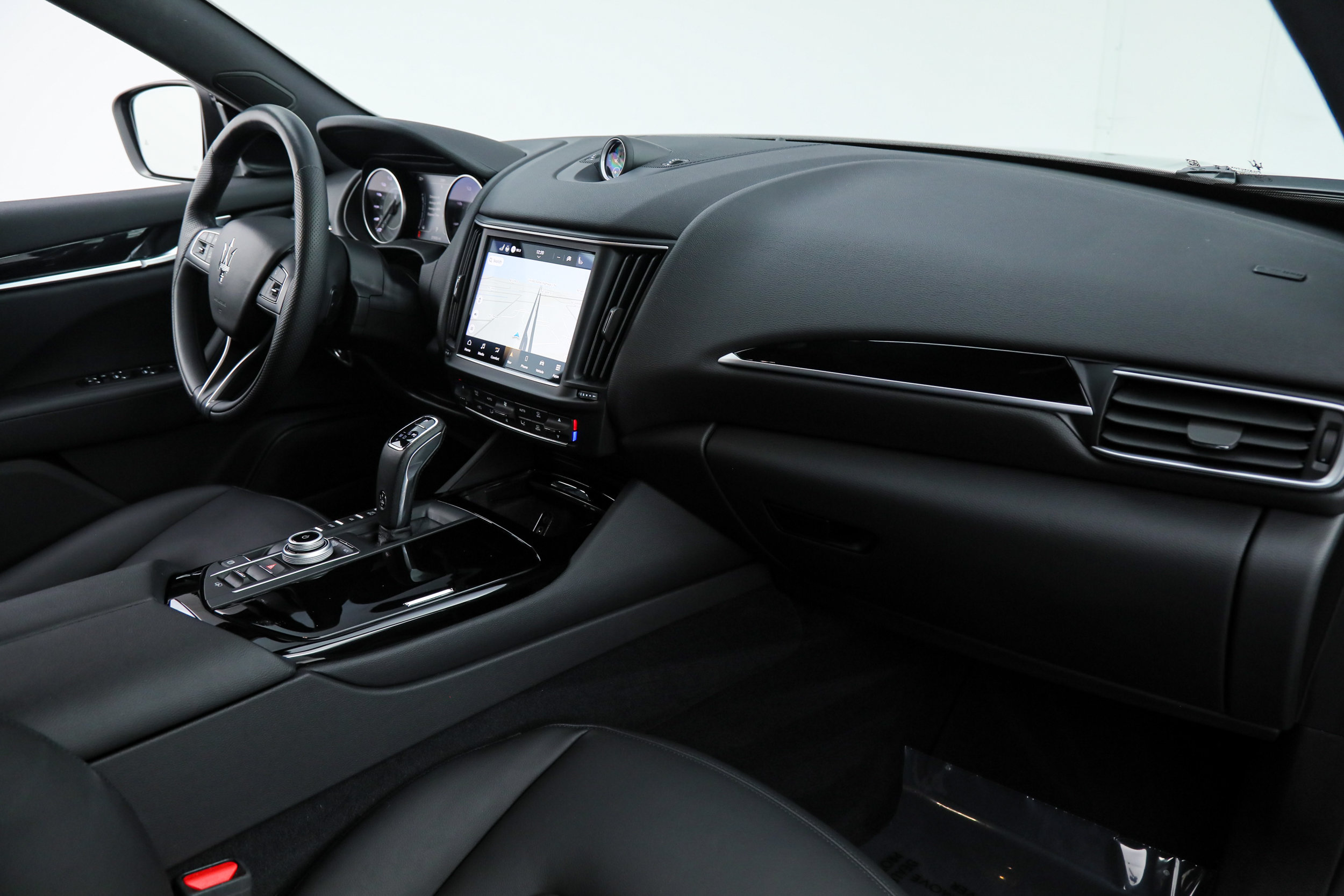 Certified 2023 Maserati Levante GT AWD/4WD image 12