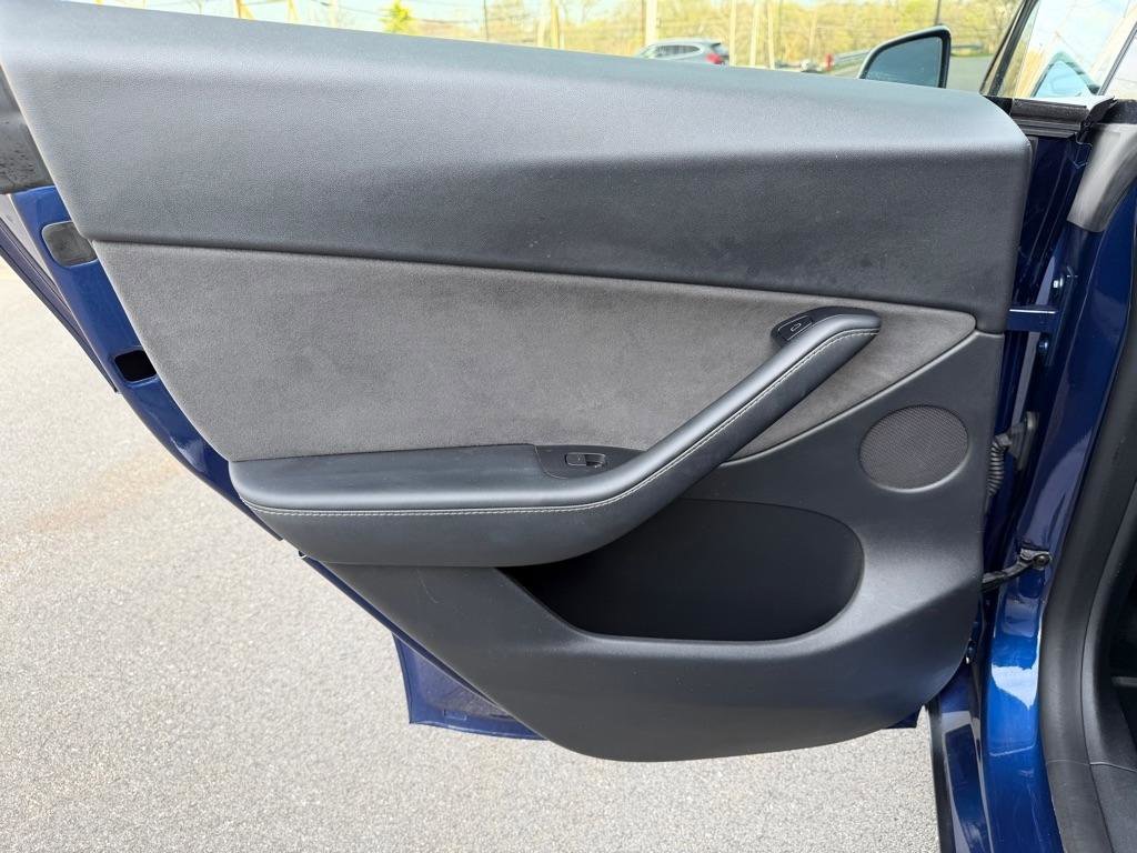 Used 2022 Tesla Model Y Long Range image 29