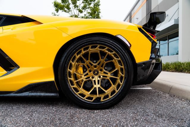 Used 2025 Lamborghini Revuelto AWD/4WD image 23