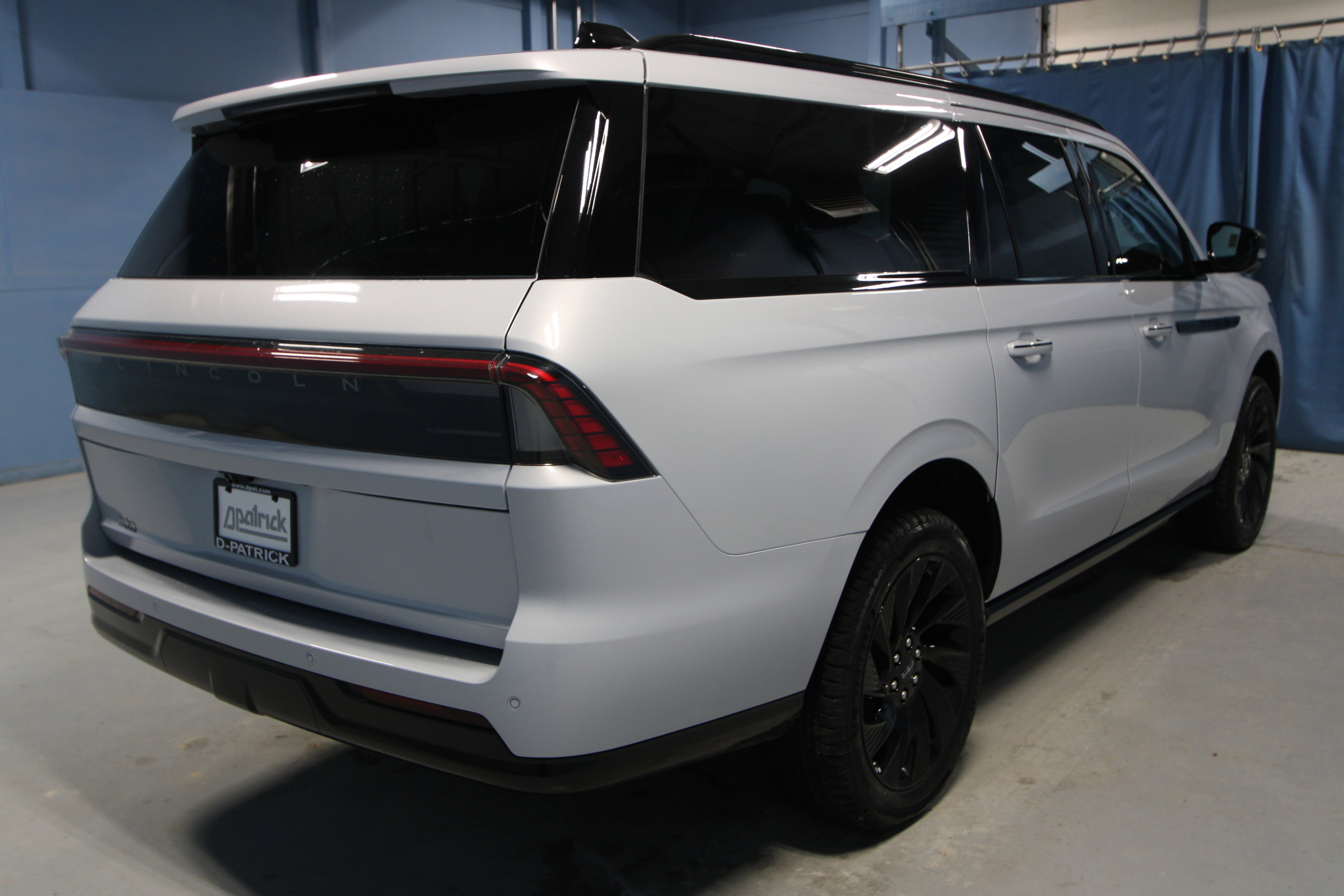 New 2026 Lincoln Navigator L Reserve w/ Jet Appearance Package image 30