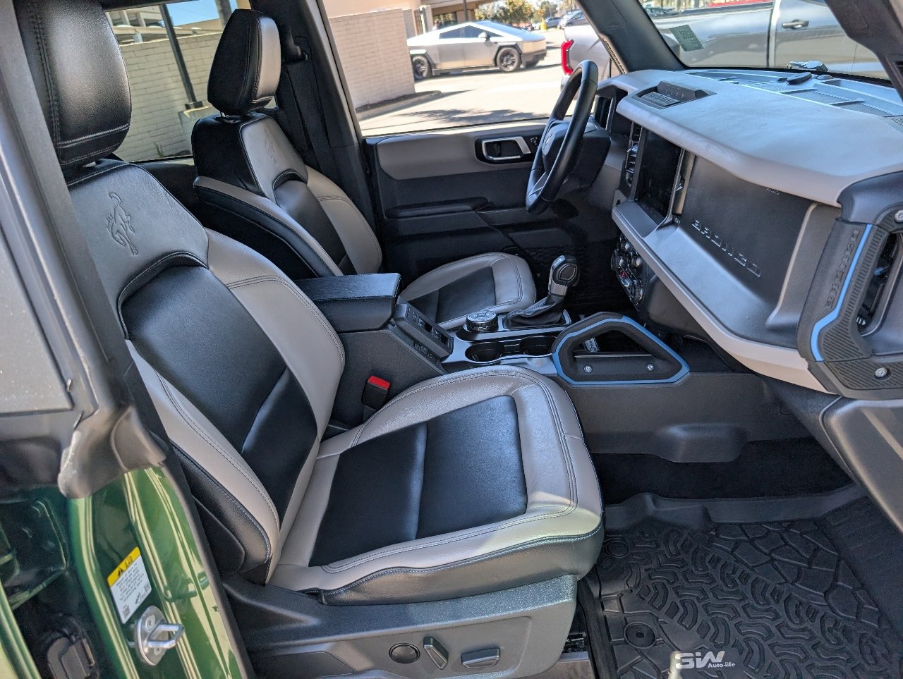 Used 2024 Ford Bronco Wildtrak image 8