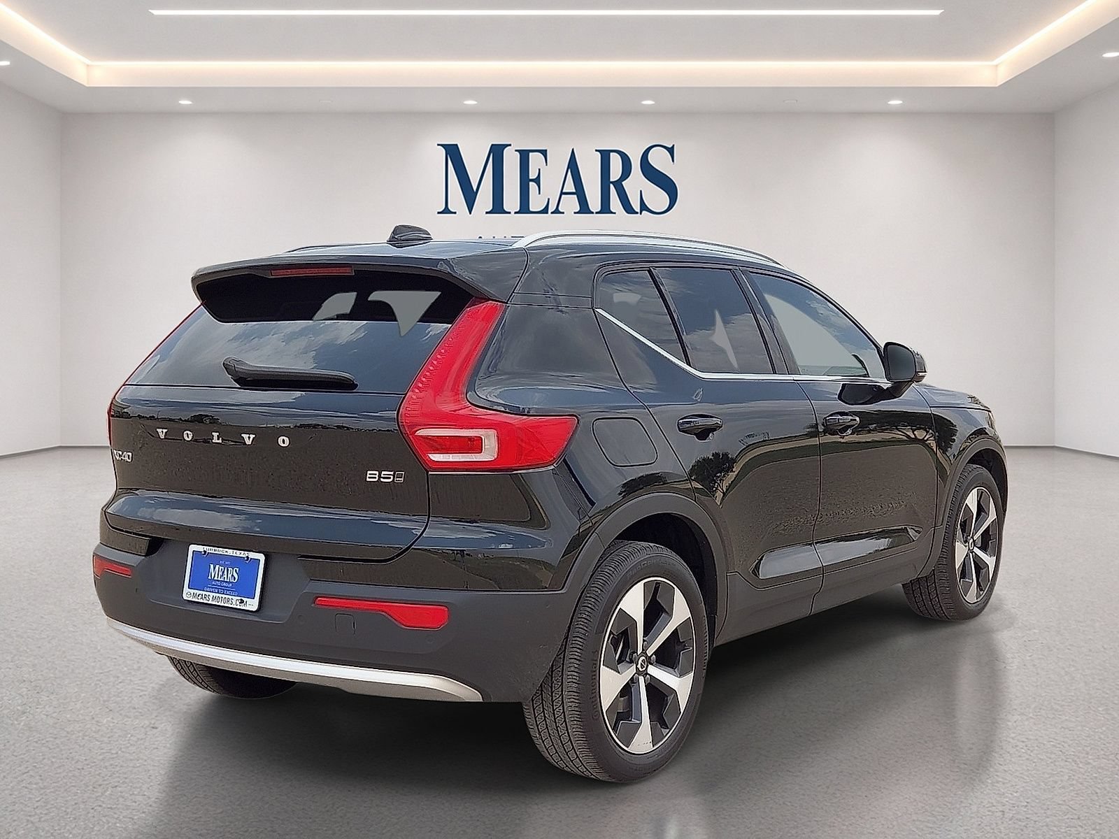 Used 2024 Volvo XC40 B5 Plus AWD/4WD image 5