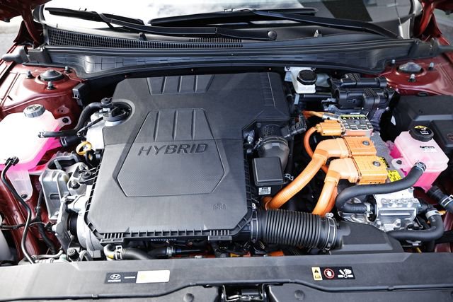 Certified 2025 Hyundai Elantra Limited FWD image 30
