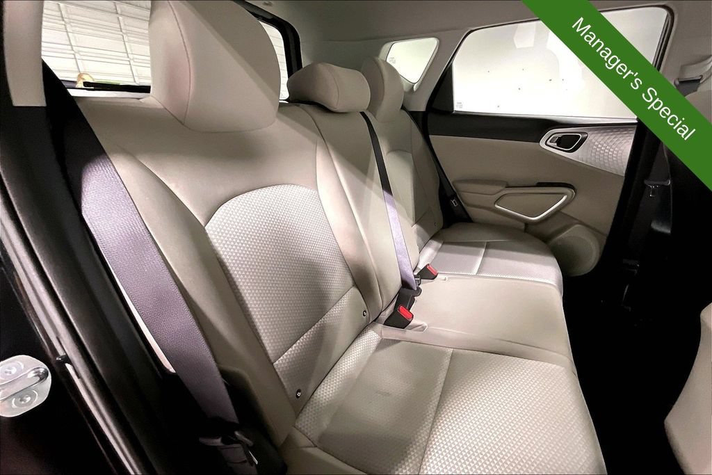 Used 2025 Kia Soul LX w/ LX Technology Package FWD image 33