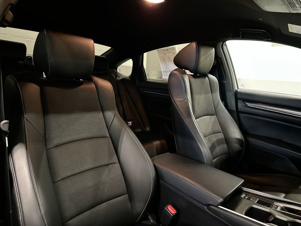 Used 2018 Honda Accord Sport image 6