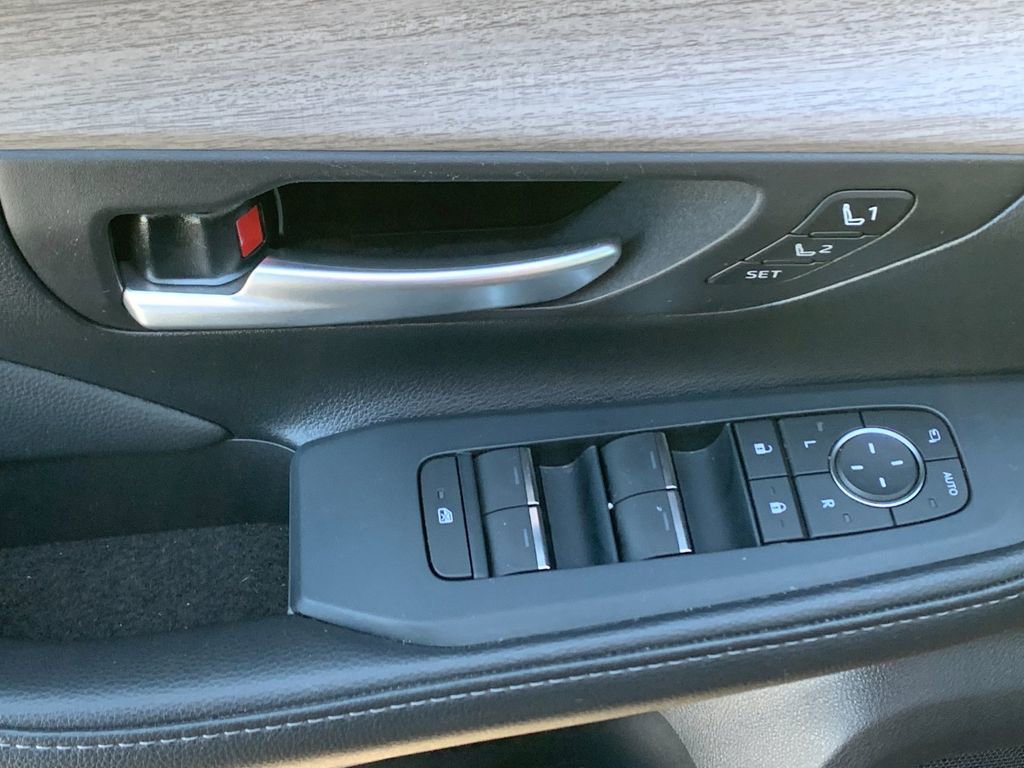 Used 2025 Toyota Grand Highlander AWD image 12