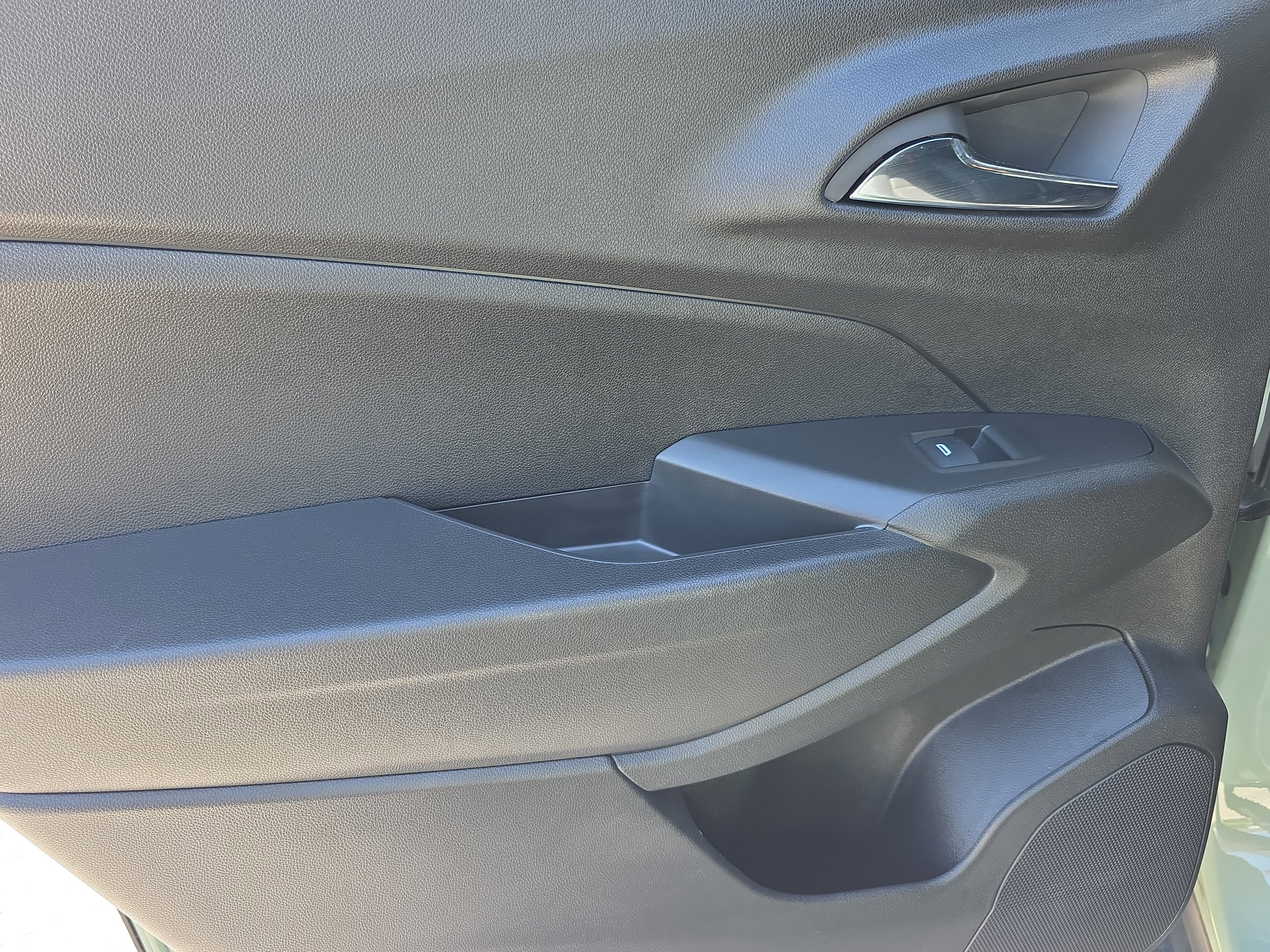 Used 2024 Chevrolet Trax RS w/ Sunroof Package image 14