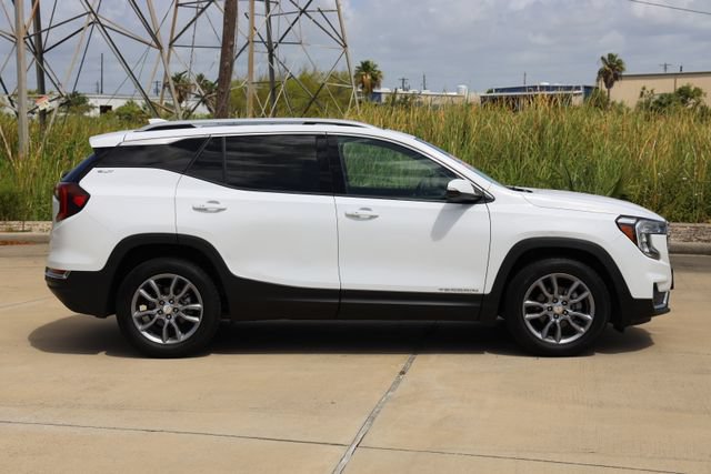 Used 2022 GMC Terrain SLT w/ LPO, Cargo Package FWD image 4