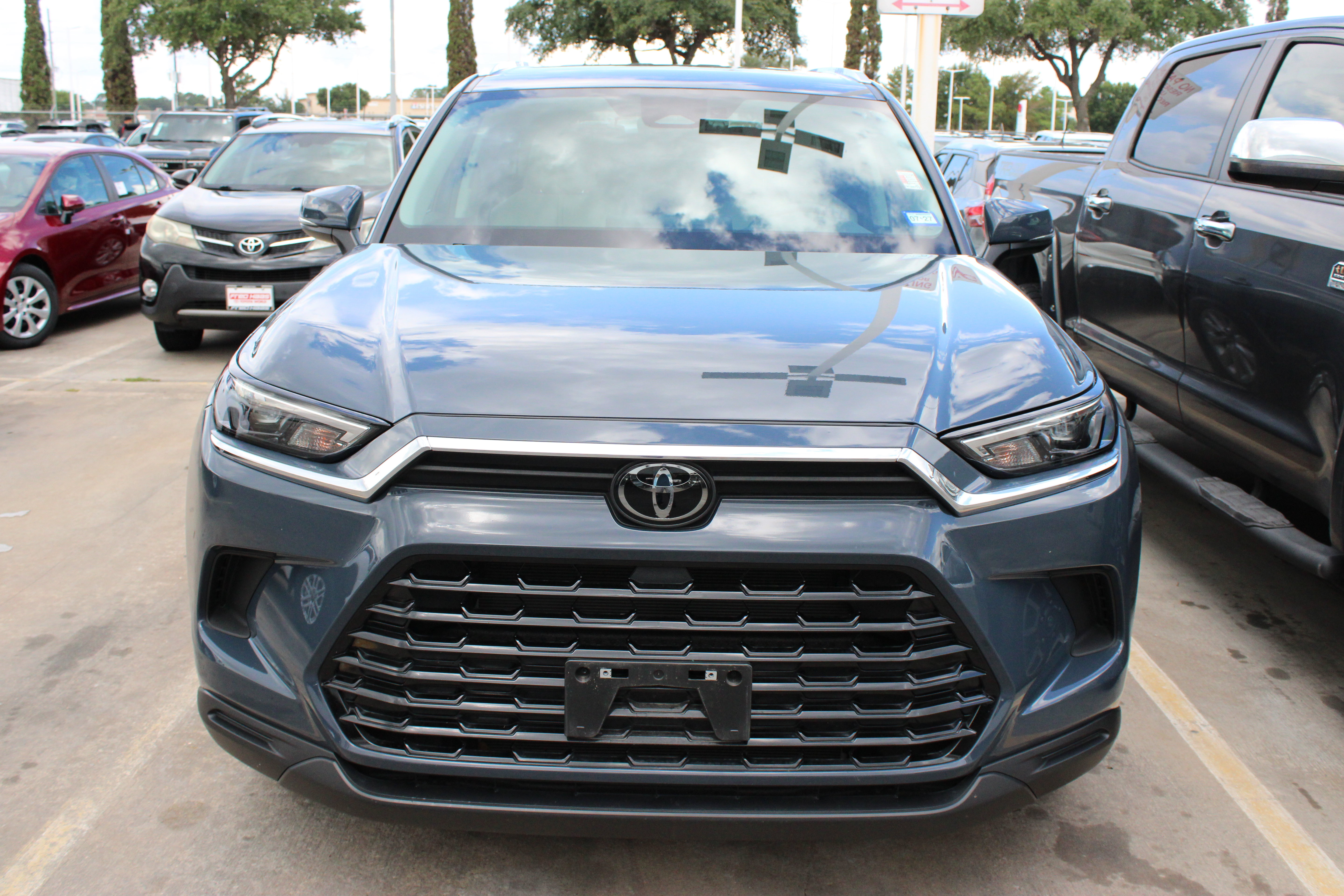 Used 2024 Toyota Grand Highlander AWD image 3