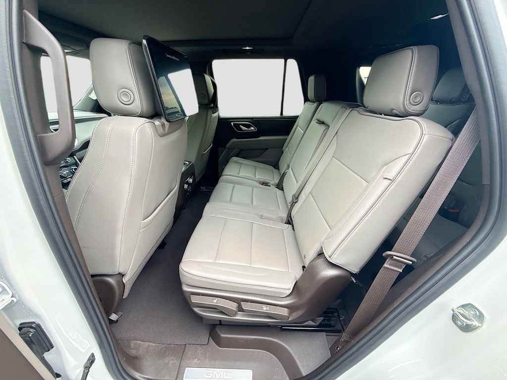 Used 2023 GMC Yukon SLT w/ SLT Premium Package AWD/4WD image 31