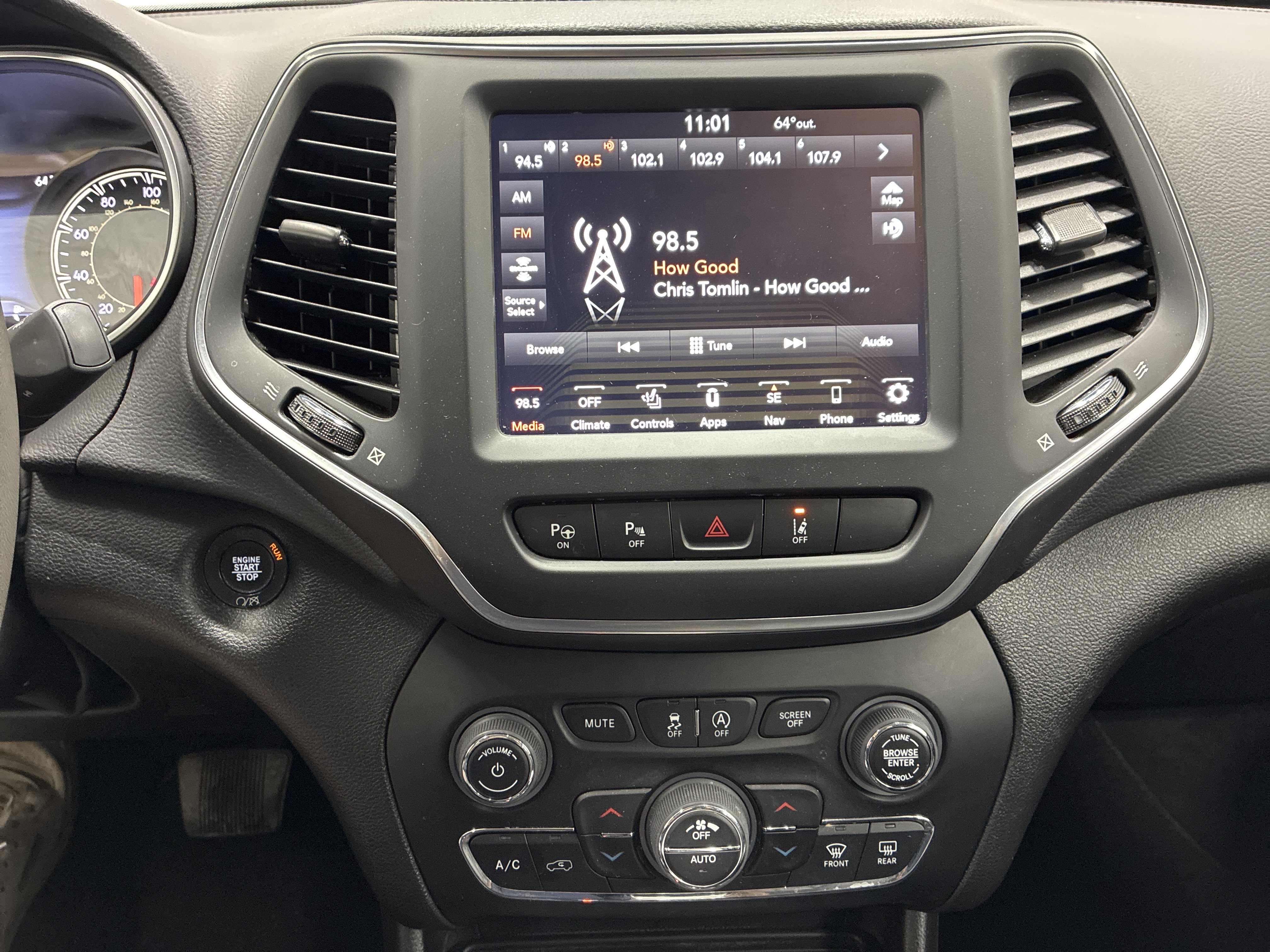 Certified 2023 Jeep Cherokee Altitude Lux w/ Lux Elite Package AWD/4WD image 23