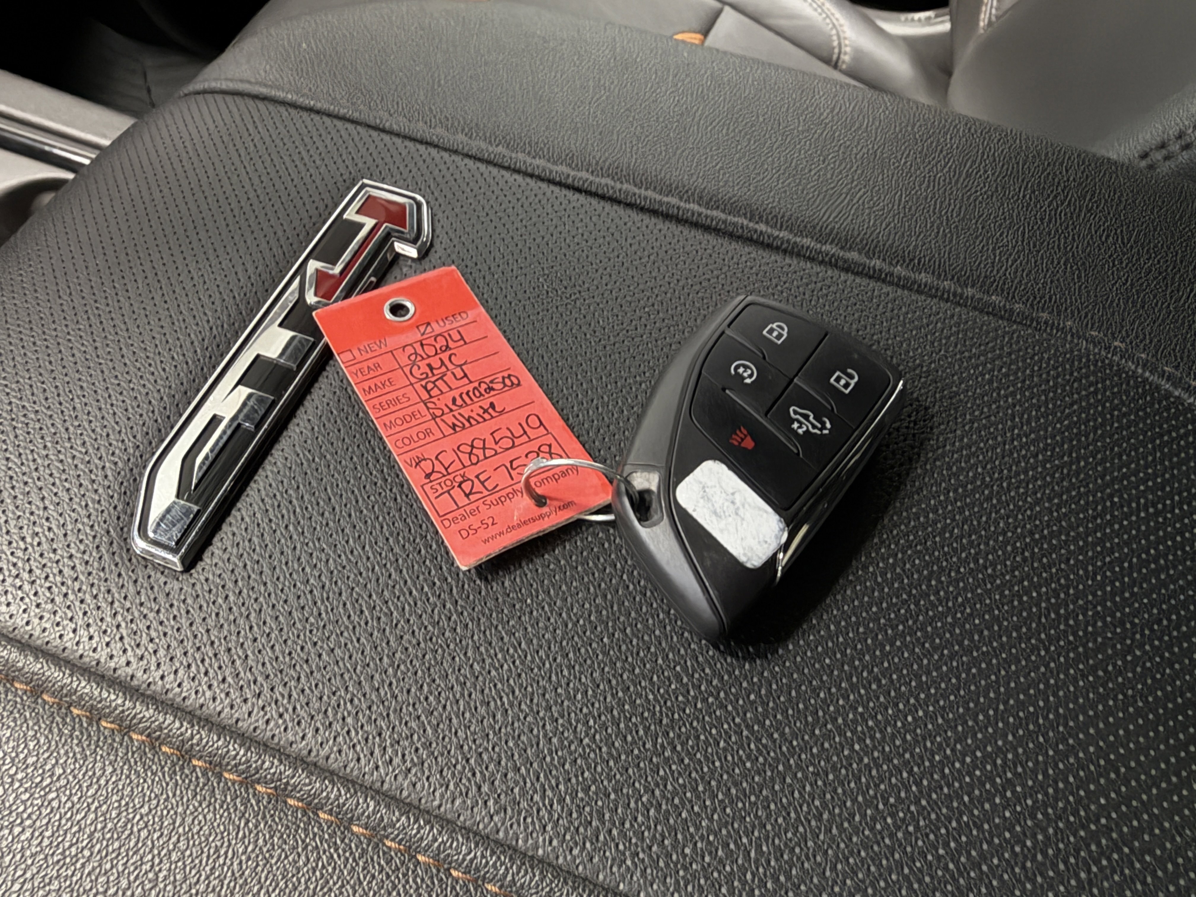 Used 2024 GMC Sierra 2500 AT4 w/ AT4 Preferred Package image 16