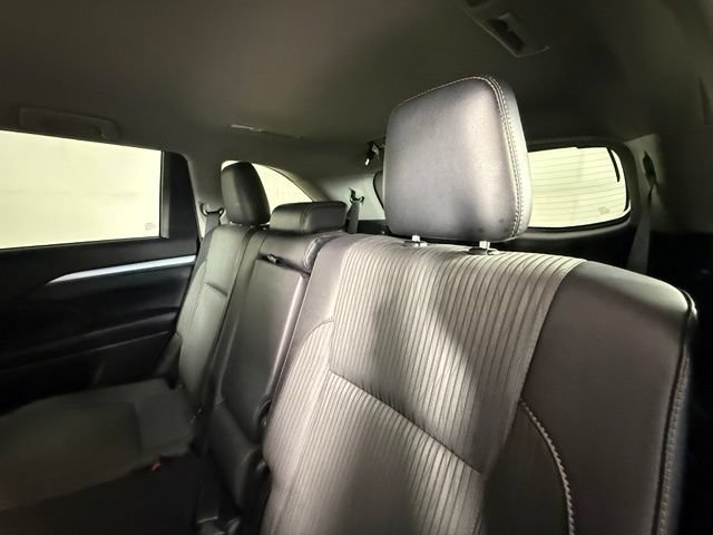 Used 2018 Toyota Highlander Plus FWD image 24
